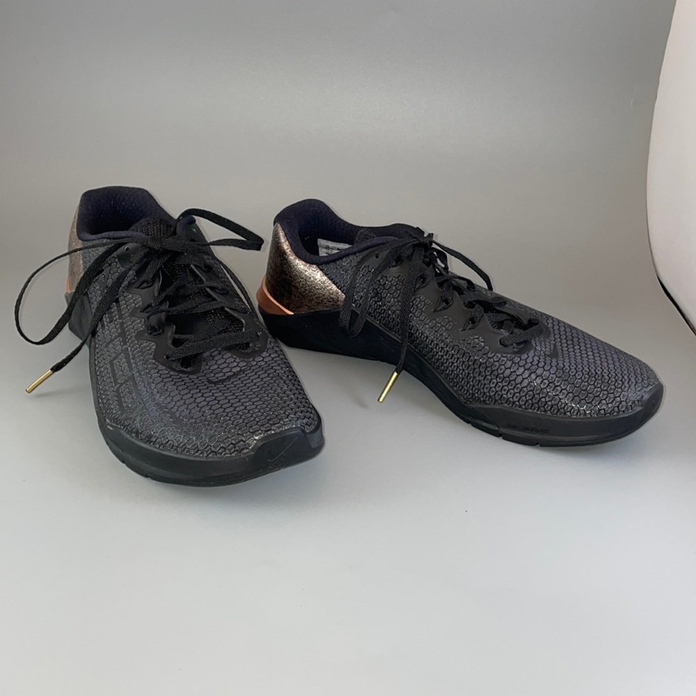 WMNS NIKE METCON 5X AT3145 060 SIZE 10